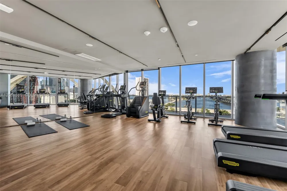 1400 biscayne blvd #602 Miami, FL 33132