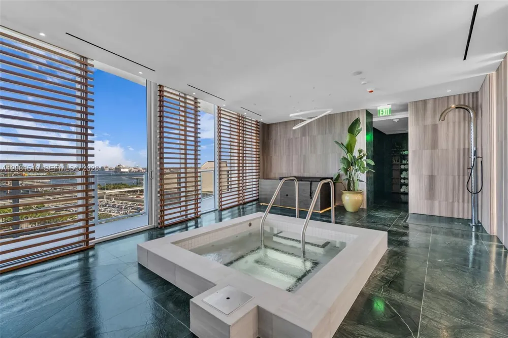 1400 biscayne blvd #602 Miami, FL 33132