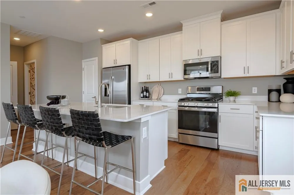 171 Leona Stewart Lane Pennington, NJ 08534