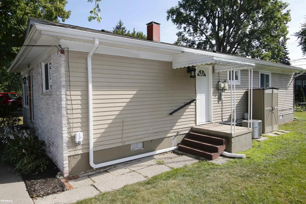 29530 South River Street Harrison Charter Township, MI 48043