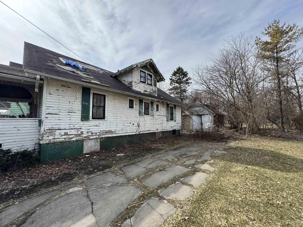 213 S 12th Street Saginaw City, MI 48601