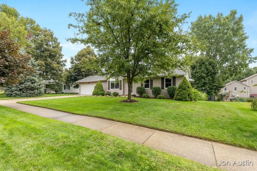 5064 Shinnecock Hills Drive NW Alpine Township, MI 49321