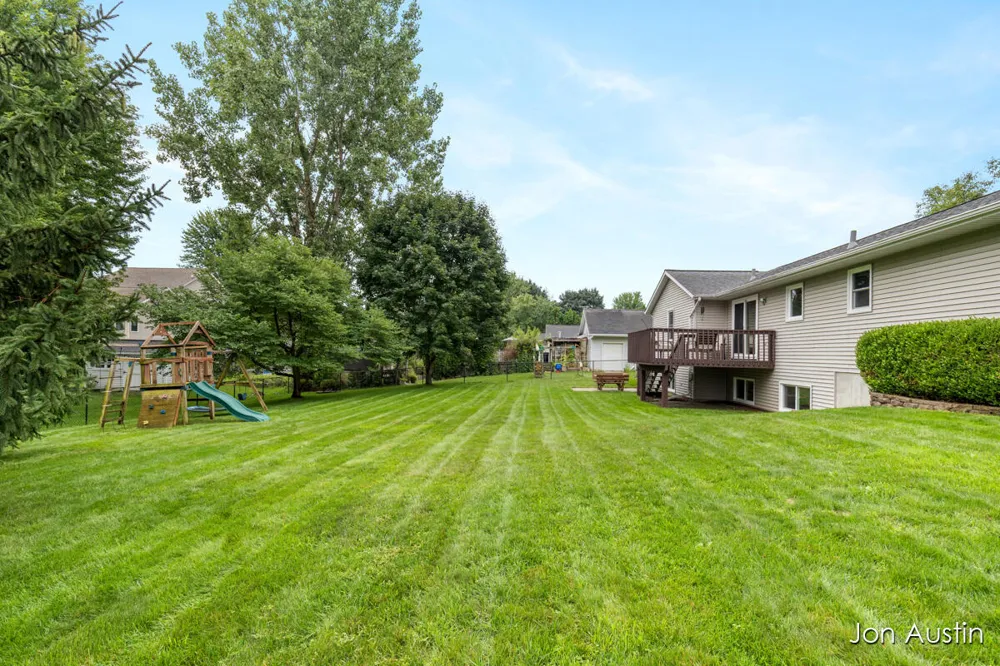 5064 Shinnecock Hills Drive NW Alpine Township, MI 49321