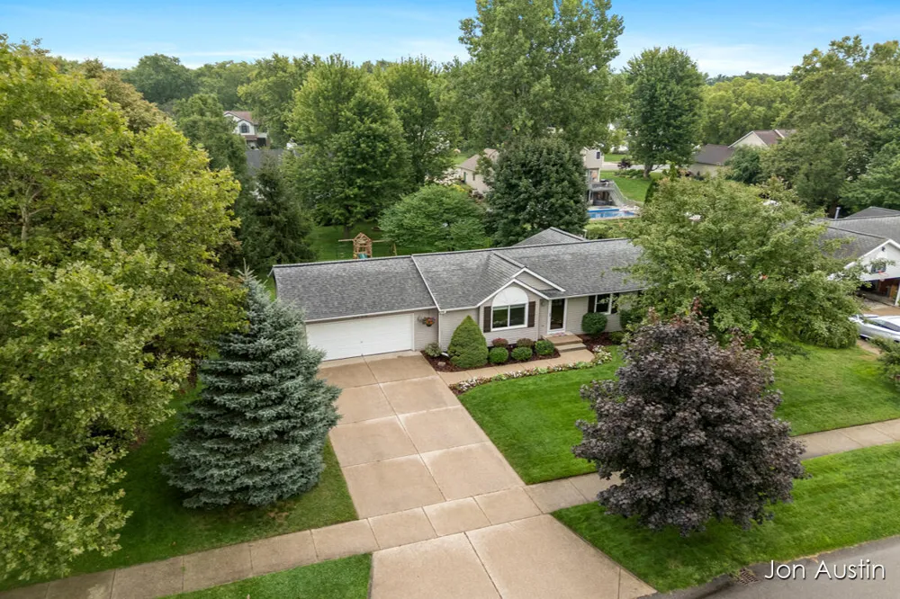5064 Shinnecock Hills Drive NW Alpine Township, MI 49321