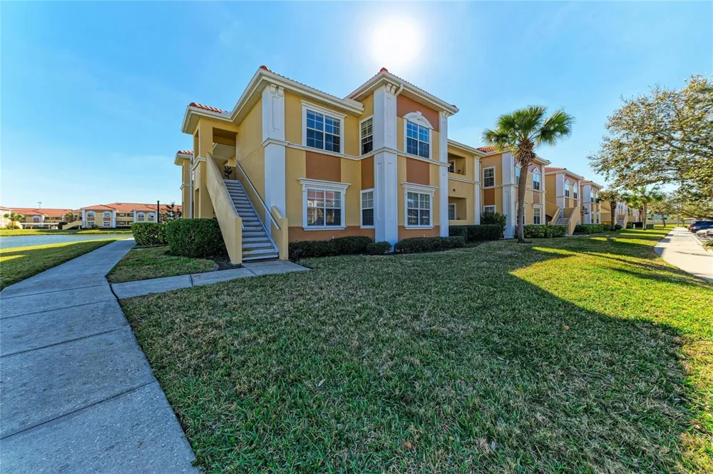 1130 VILLAGIO CIRCLE #201 Sarasota, FL 34237