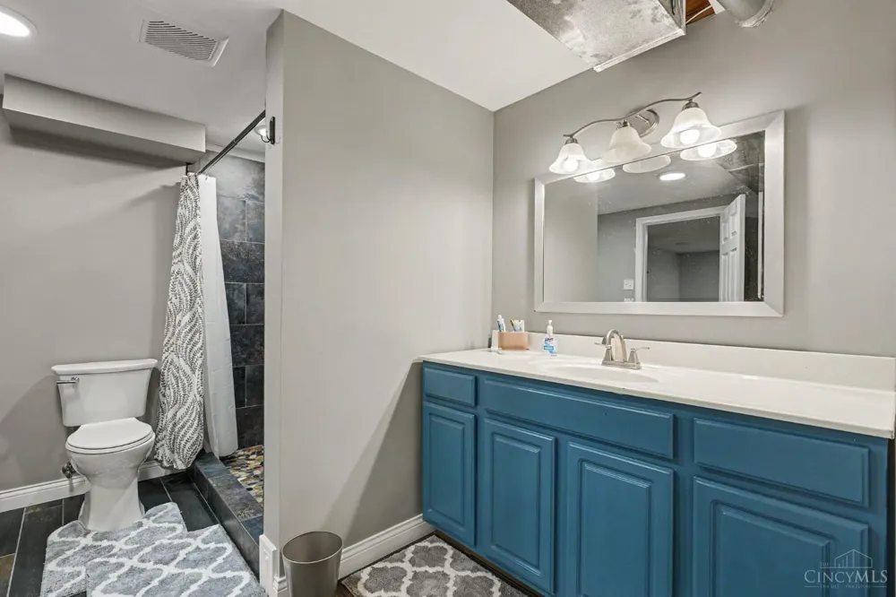 8356 Lakevalley Drive Colerain, OH 45247