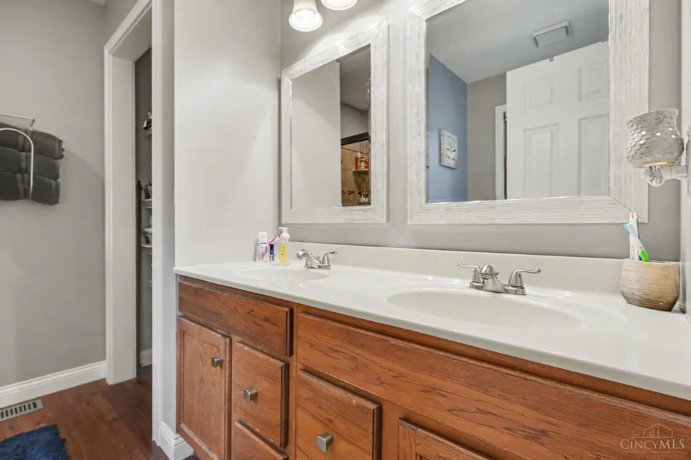 8356 Lakevalley Drive Colerain, OH 45247