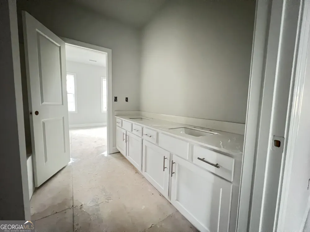 5667 Evelyn LN Flowery Branch, GA 30542