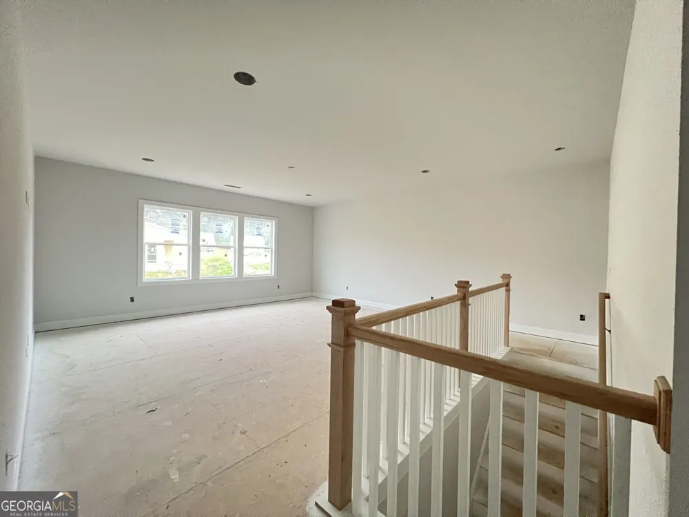 5667 Evelyn LN Flowery Branch, GA 30542