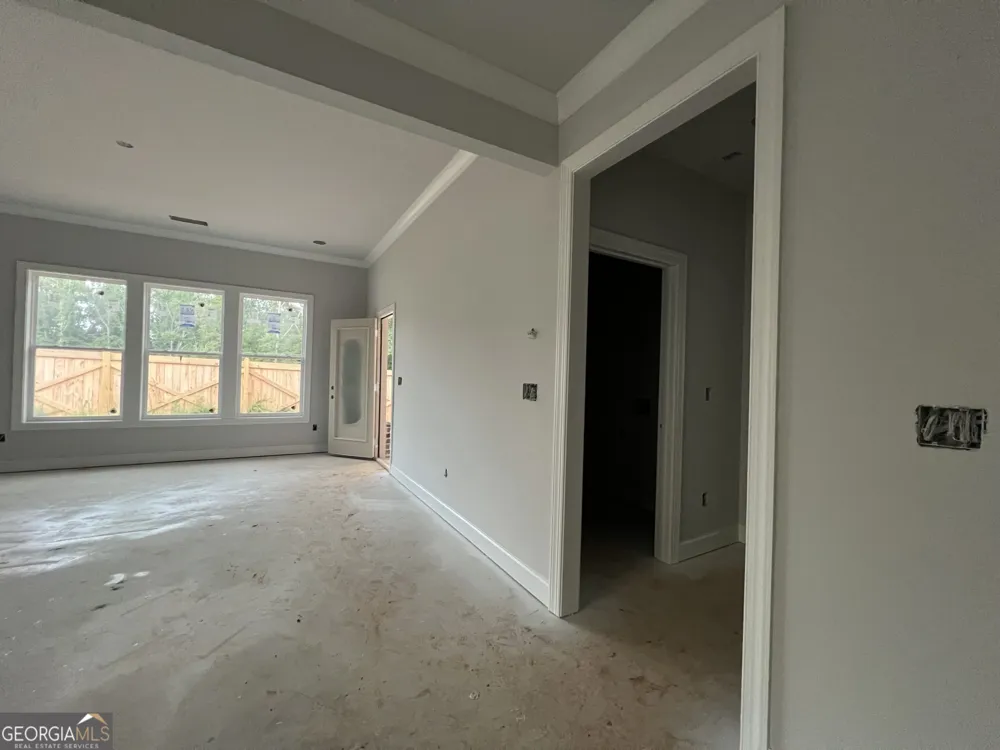 5667 Evelyn LN Flowery Branch, GA 30542