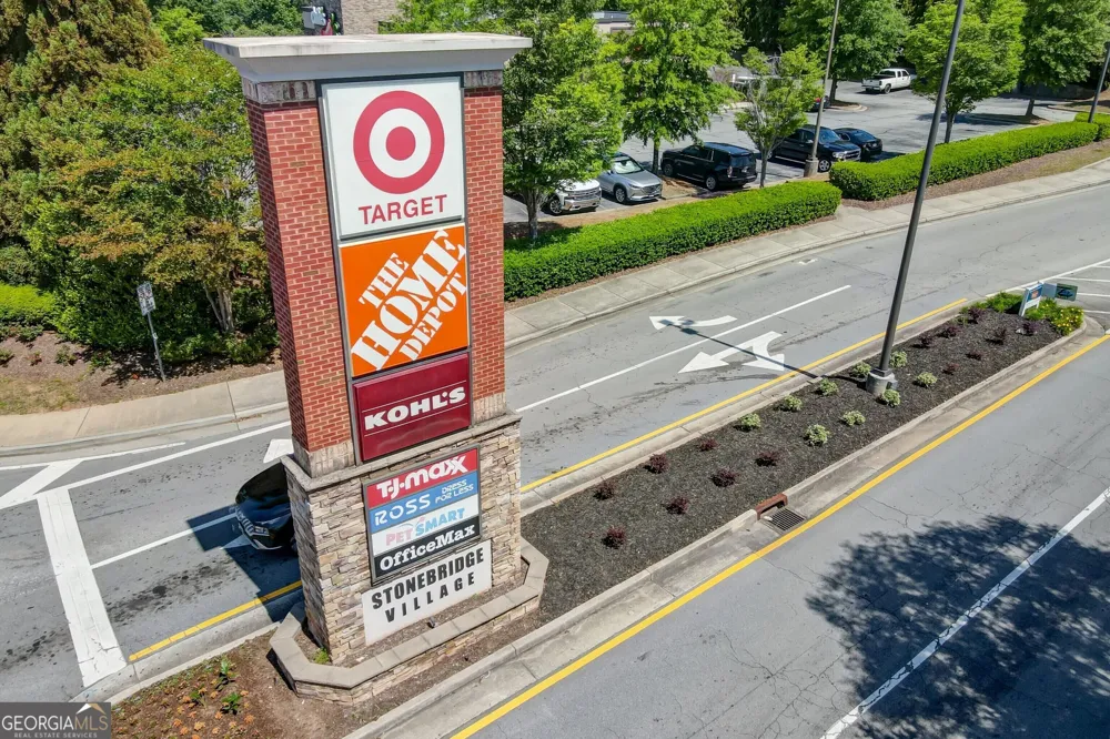 5667 Evelyn LN Flowery Branch, GA 30542