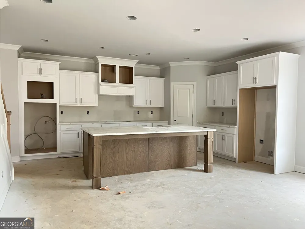 5667 Evelyn LN Flowery Branch, GA 30542
