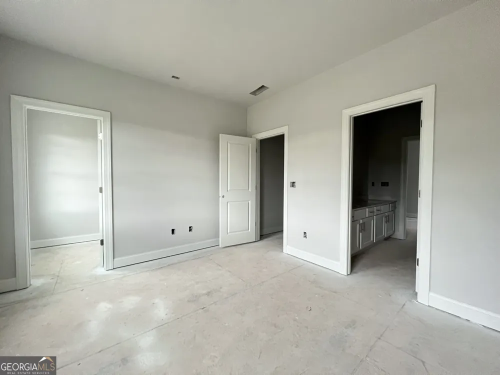 5667 Evelyn LN Flowery Branch, GA 30542
