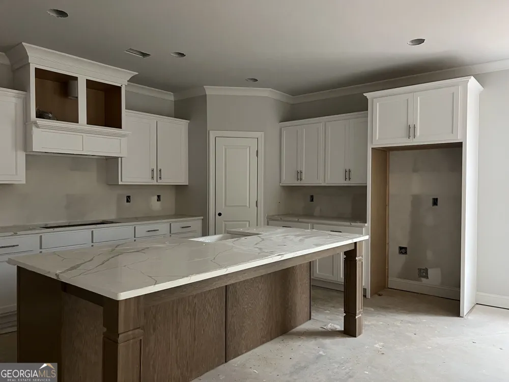 5667 Evelyn LN Flowery Branch, GA 30542