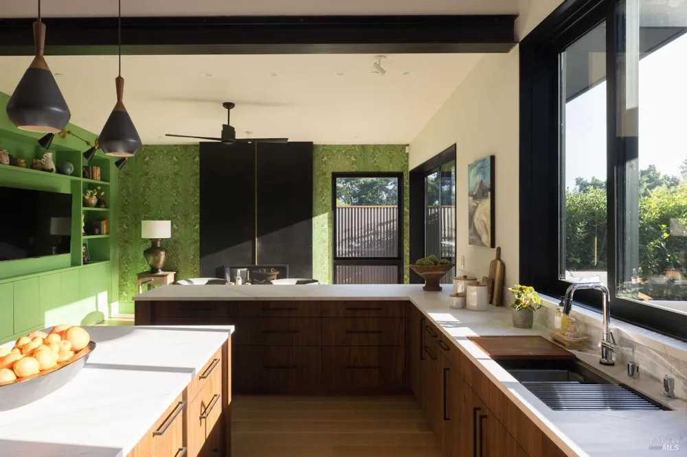 573 Ellis Court Sebastopol, CA 95472