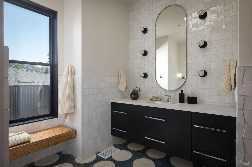 573 Ellis Court Sebastopol, CA 95472