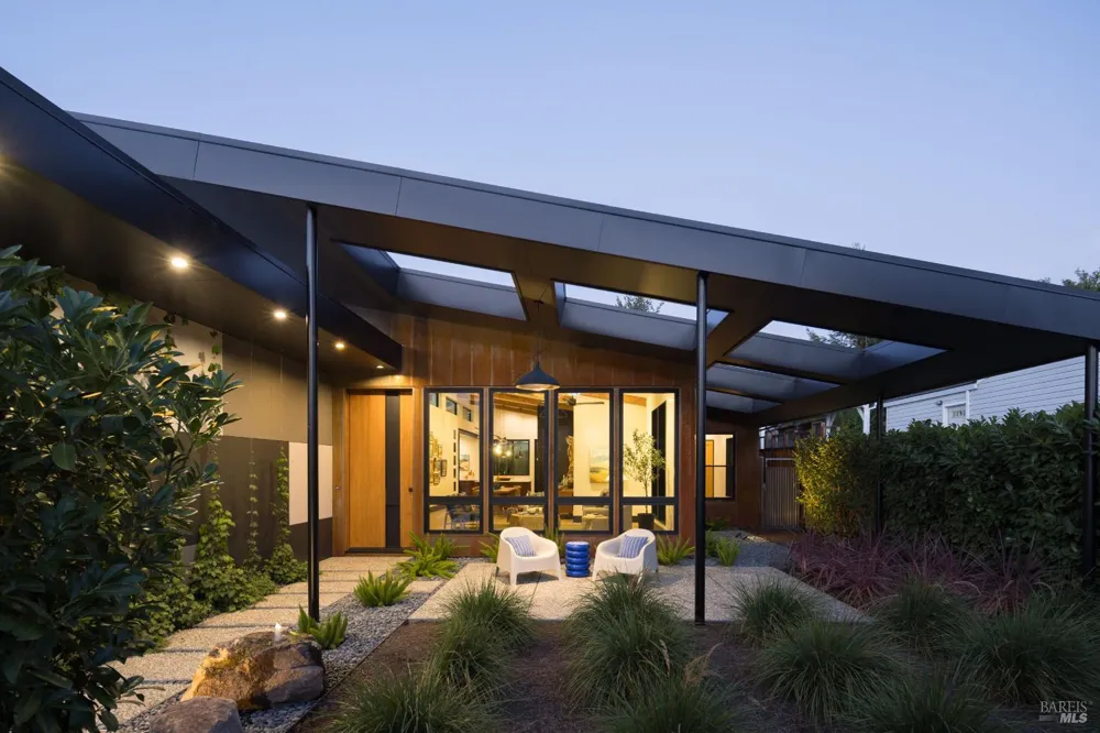 573 Ellis Court Sebastopol, CA 95472