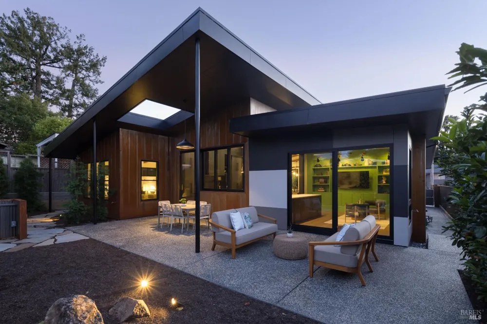 573 Ellis Court Sebastopol, CA 95472