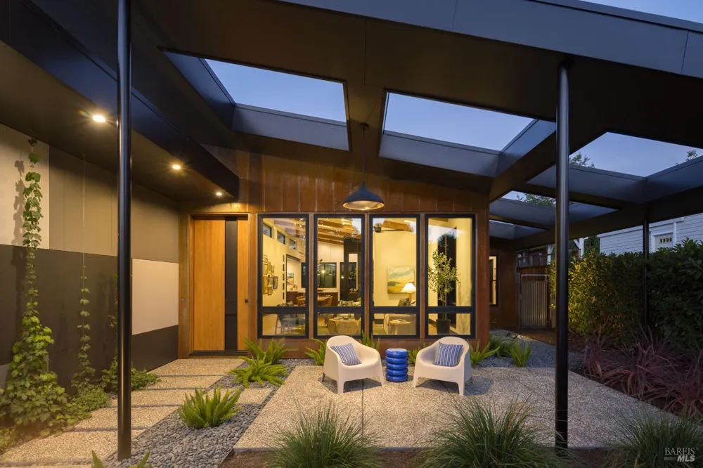 573 Ellis Court Sebastopol, CA 95472