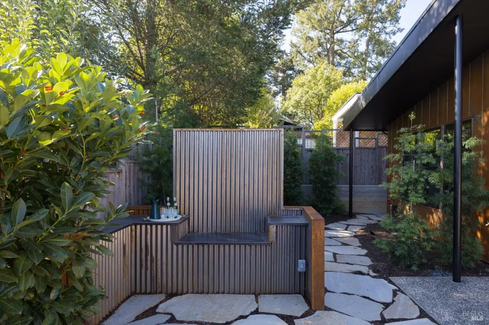573 Ellis Court Sebastopol, CA 95472