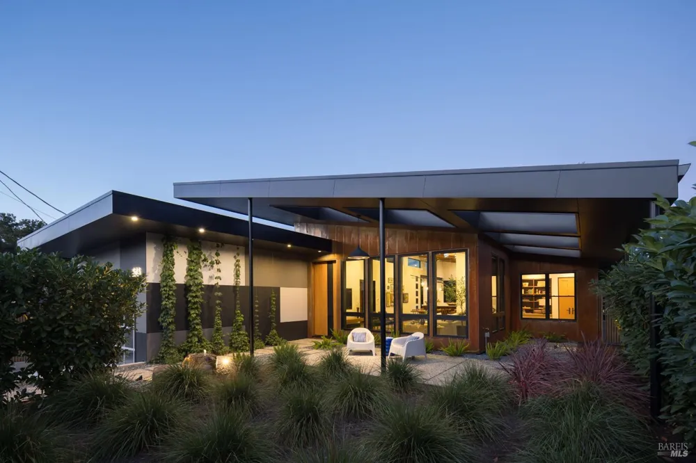 573 Ellis Court Sebastopol, CA 95472