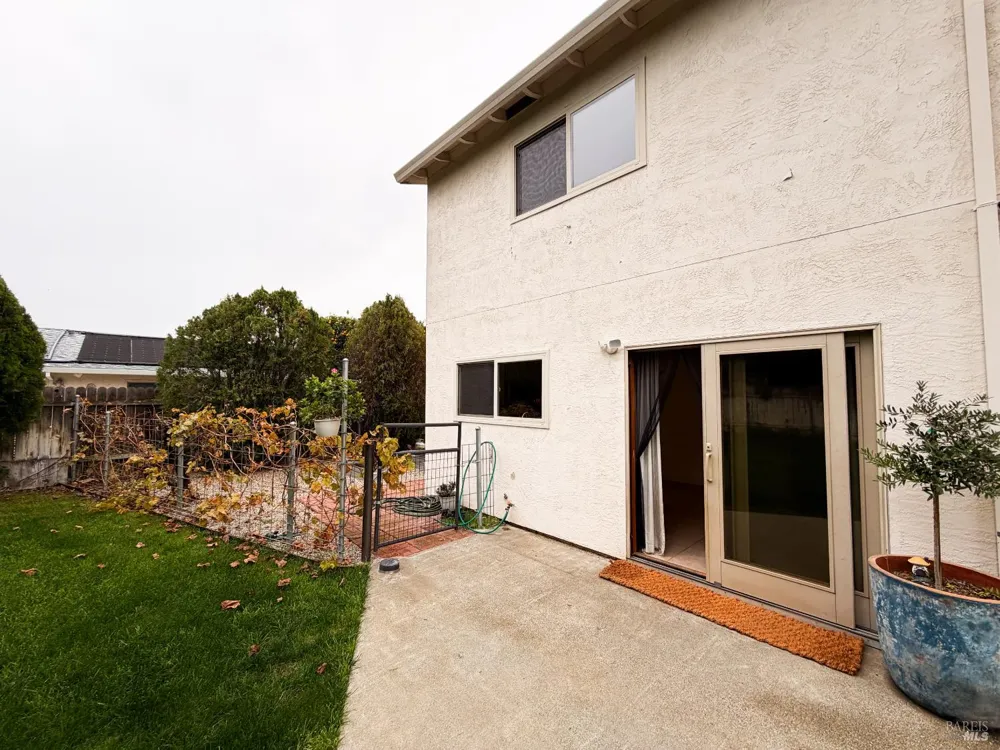 950 Pembroke Way Dixon, CA 95620
