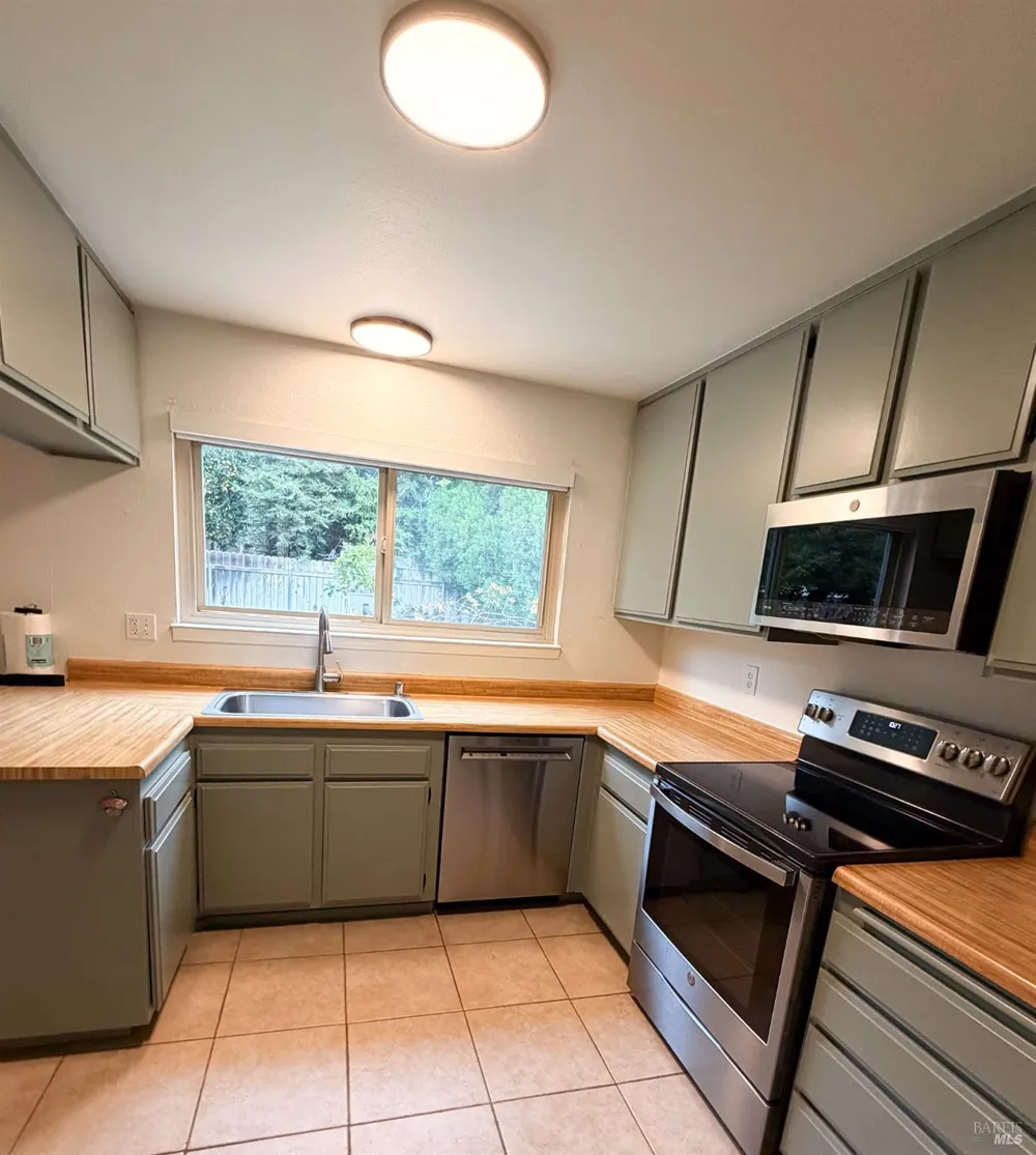 950 Pembroke Way Dixon, CA 95620
