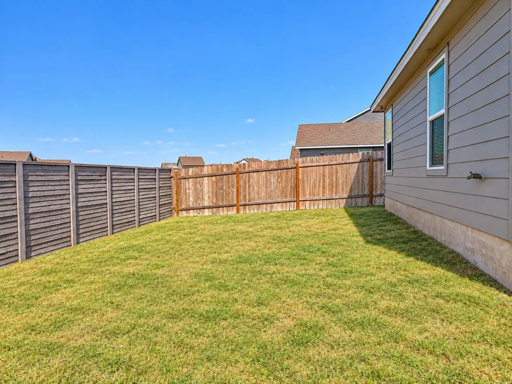 14011 Mussel Run Elgin, TX 78621