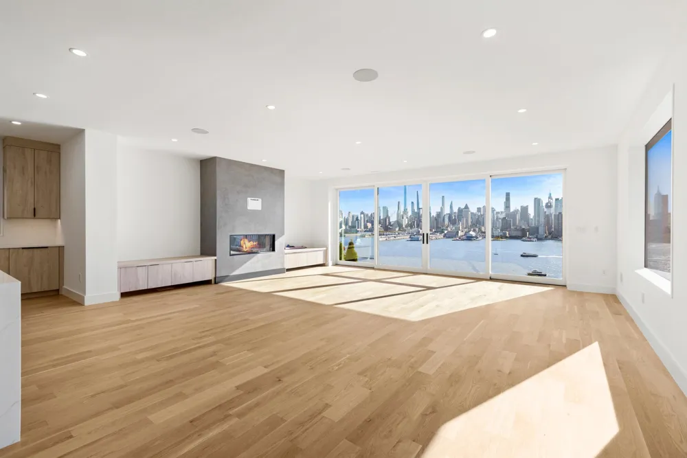 58 KING AVE Weehawken, NJ 07086