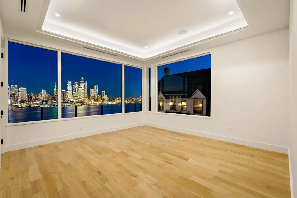 58 KING AVE Weehawken, NJ 07086