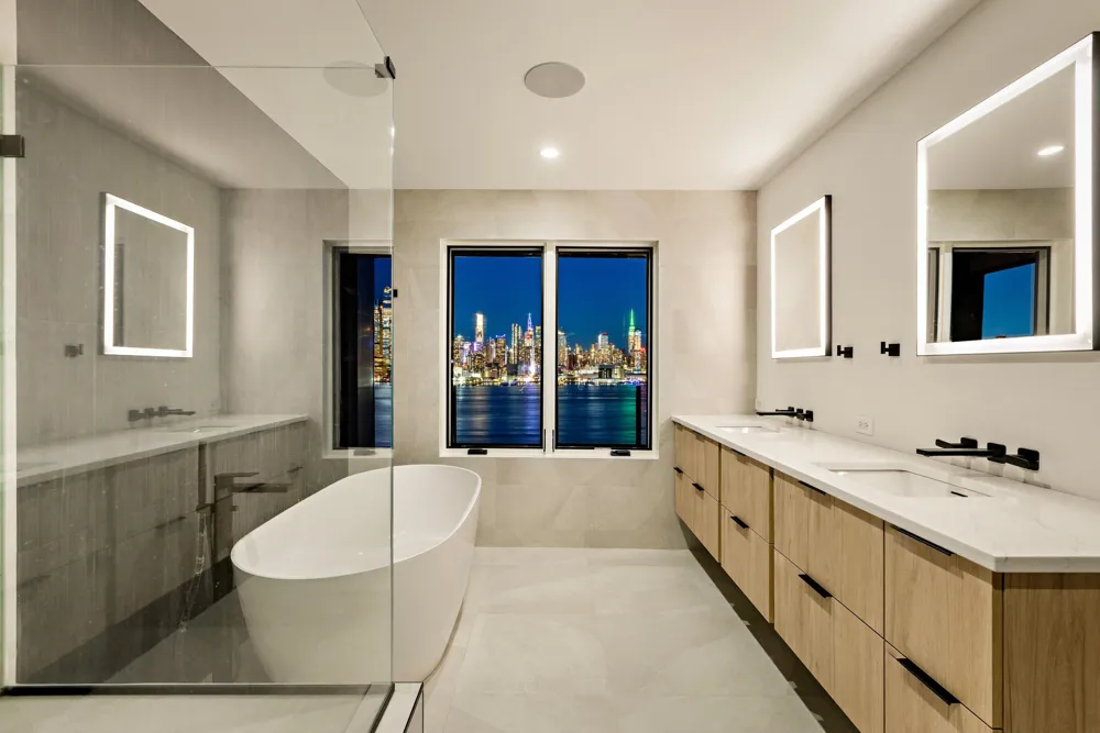 58 KING AVE Weehawken, NJ 07086