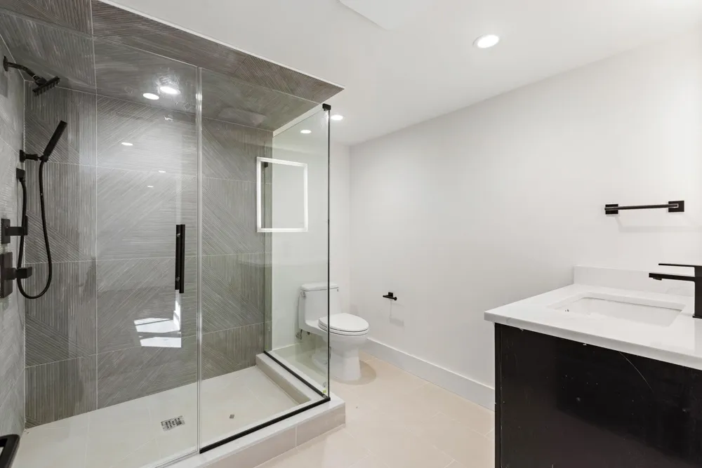 58 KING AVE Weehawken, NJ 07086