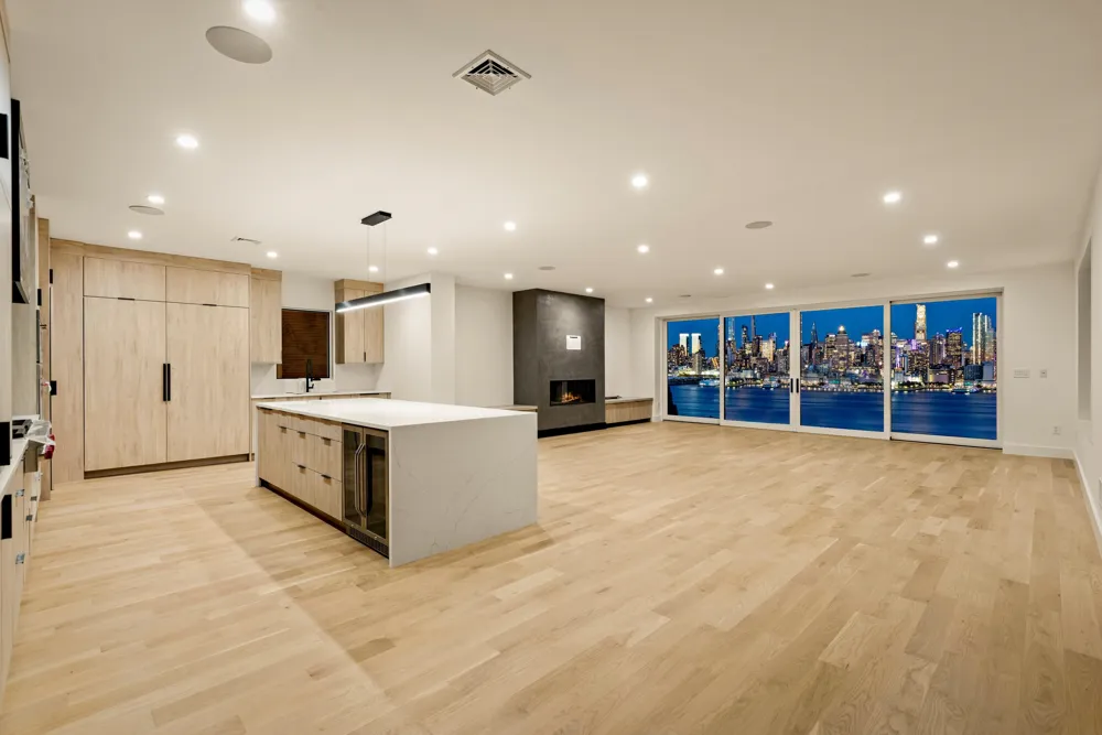 58 KING AVE Weehawken, NJ 07086