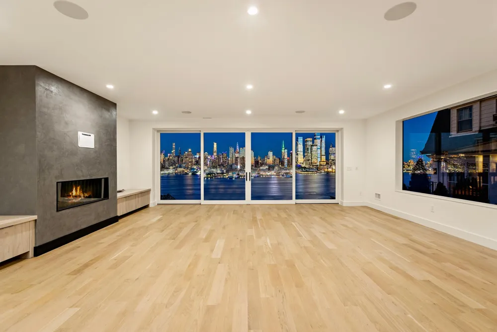 58 KING AVE Weehawken, NJ 07086