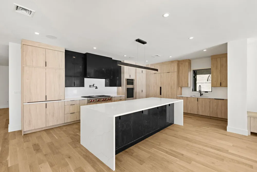 58 KING AVE Weehawken, NJ 07086