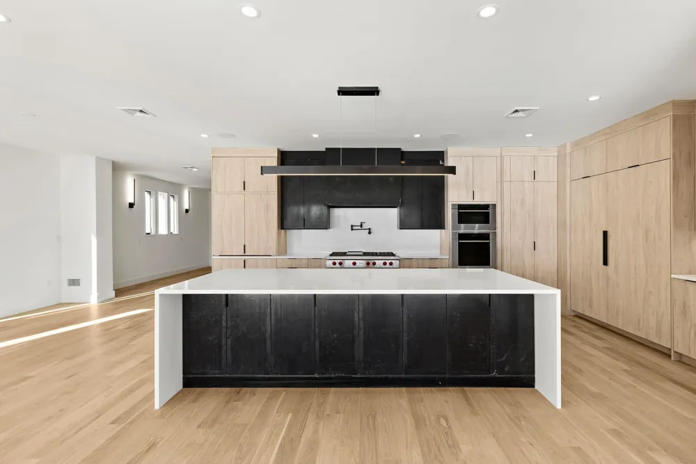 58 KING AVE Weehawken, NJ 07086