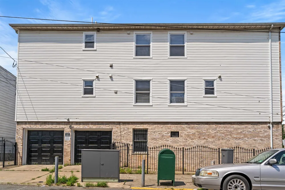 695 SUMMIT AVE Jersey City, NJ 07306