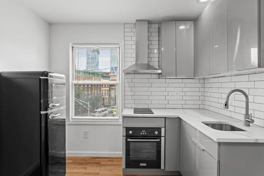695 SUMMIT AVE Jersey City, NJ 07306