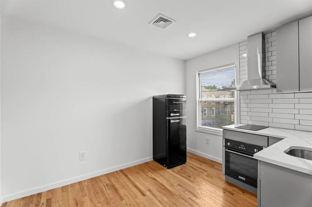 695 SUMMIT AVE Jersey City, NJ 07306