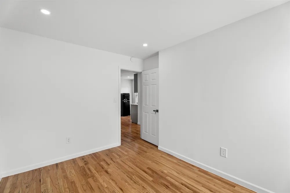695 SUMMIT AVE Jersey City, NJ 07306
