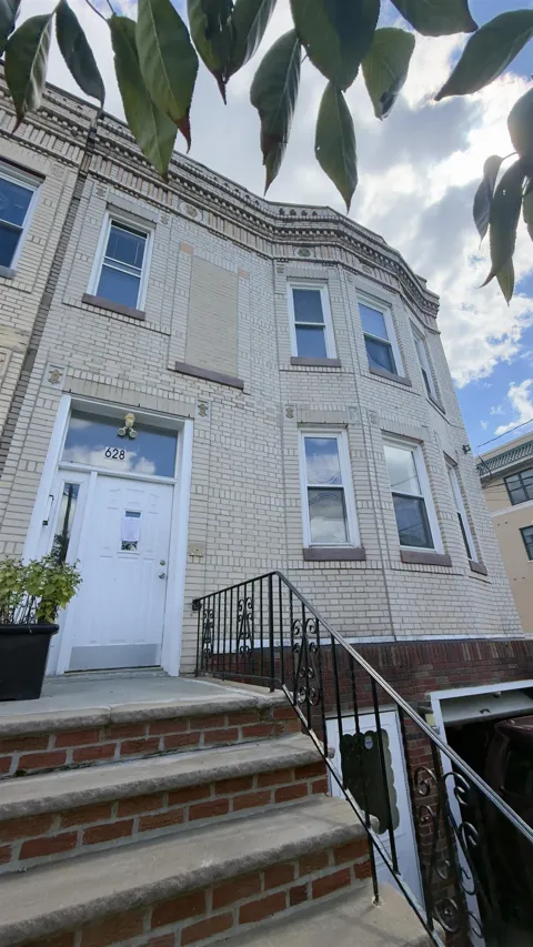 628 PALISADE AVE