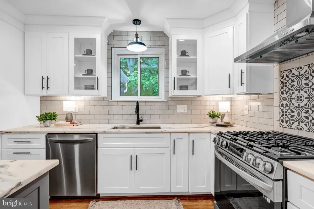 5211 ELLINGTON COURT Fairfax, VA 22032