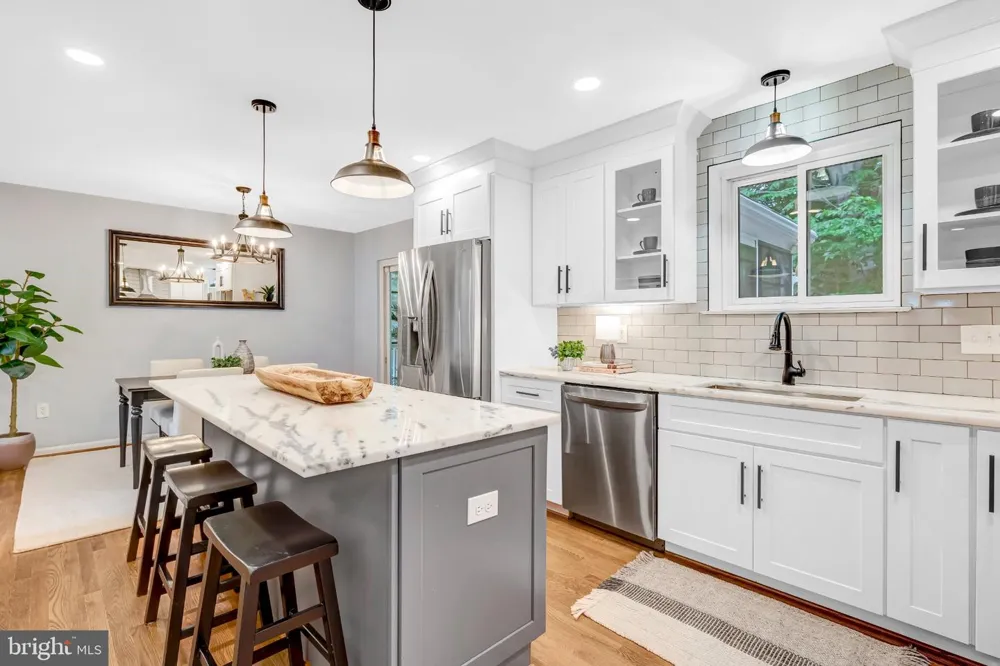 5211 ELLINGTON COURT Fairfax, VA 22032