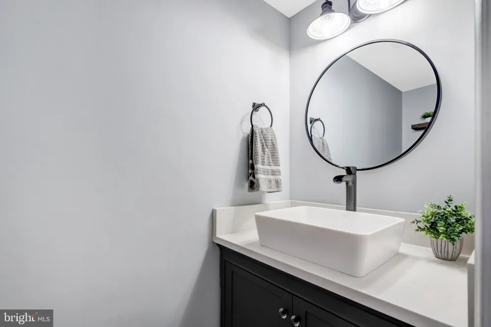 5211 ELLINGTON COURT Fairfax, VA 22032