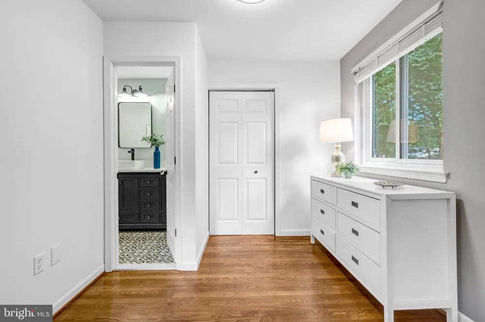 5211 ELLINGTON COURT Fairfax, VA 22032