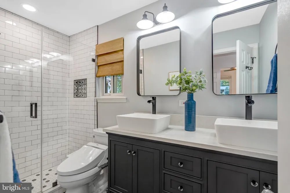 5211 ELLINGTON COURT Fairfax, VA 22032