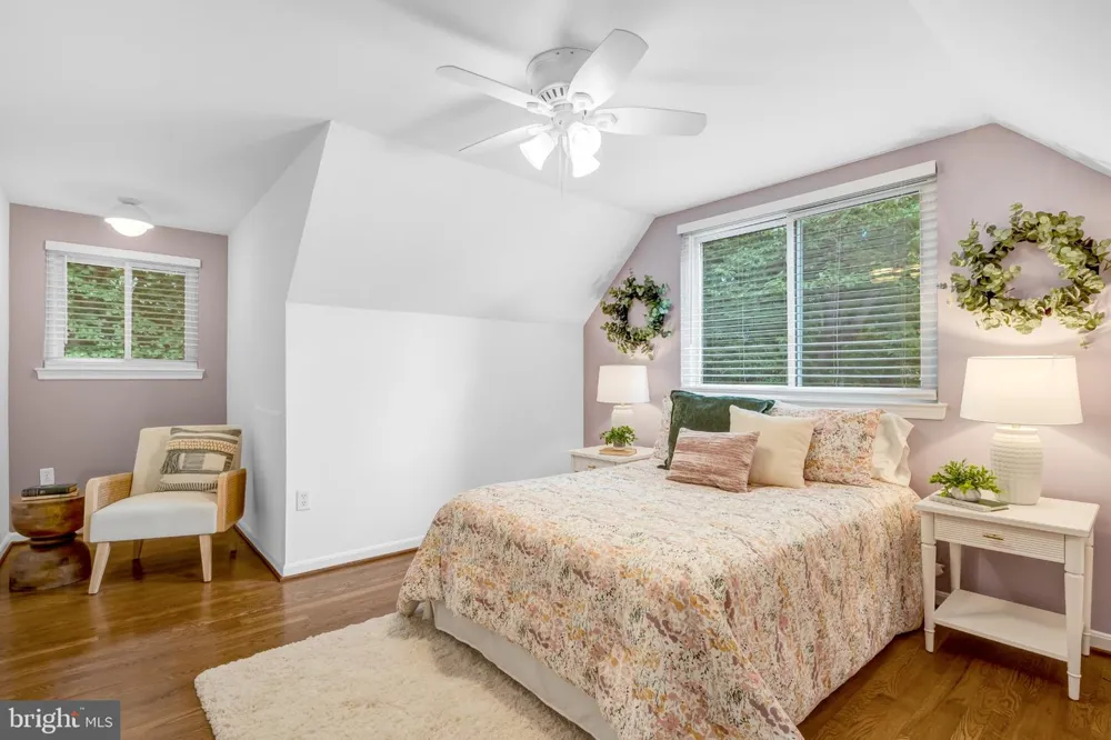 5211 ELLINGTON COURT Fairfax, VA 22032