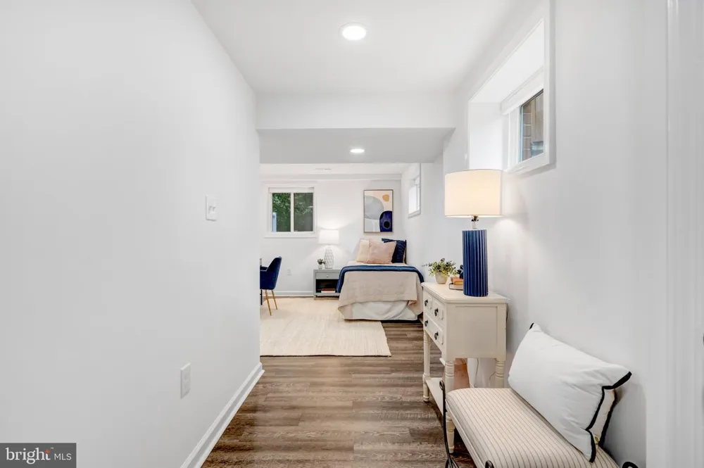 5211 ELLINGTON COURT Fairfax, VA 22032