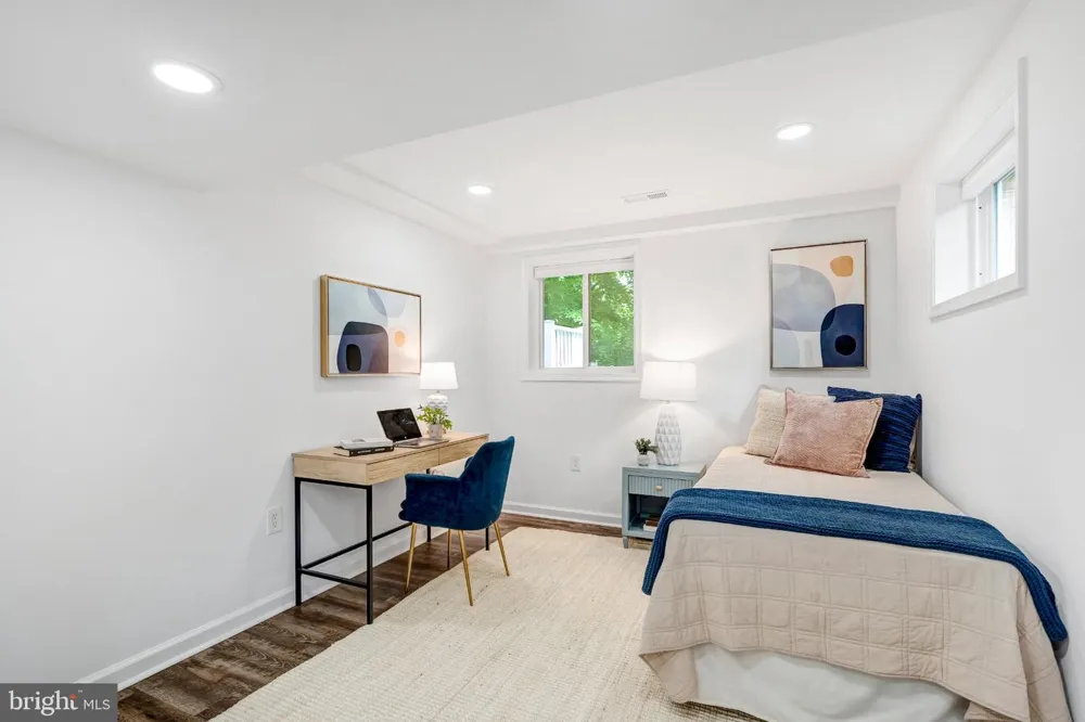 5211 ELLINGTON COURT Fairfax, VA 22032