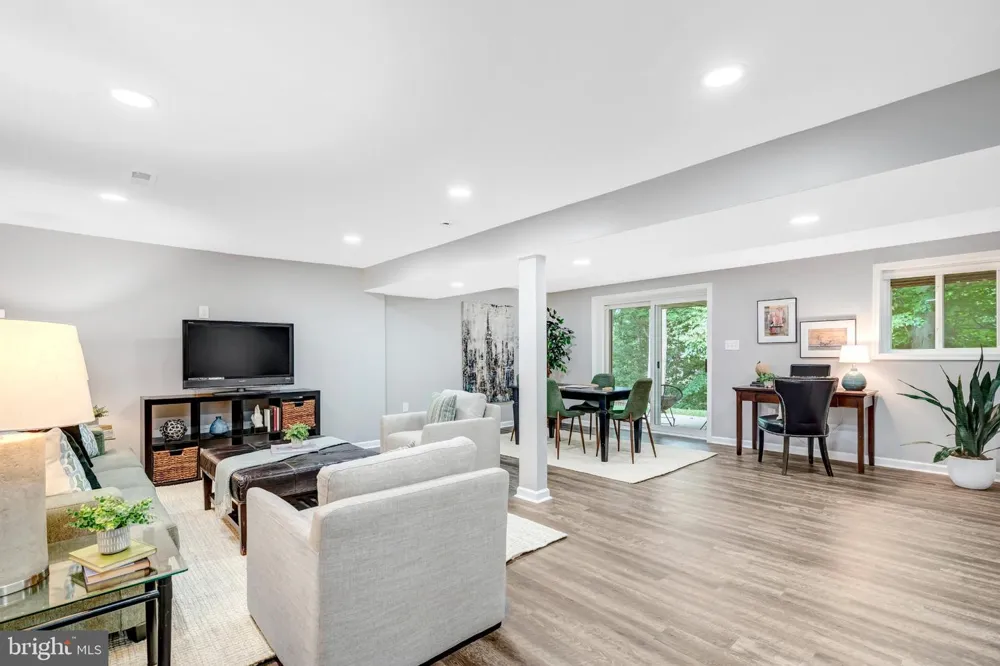 5211 ELLINGTON COURT Fairfax, VA 22032